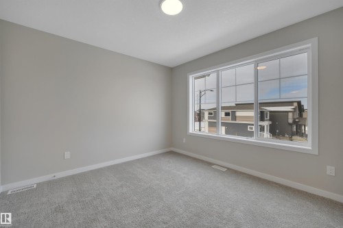 Unfurnished room featuring baseboards and light colored carpet - 5657 Hawthorn Way, Edmonton, AB - Indoor Photo Showing Other Room