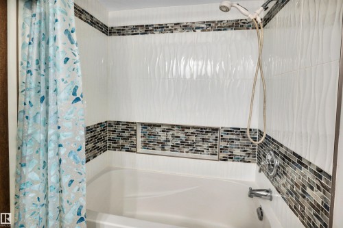 3314 130A Avenue, Edmonton, AB - Indoor Photo Showing Bathroom