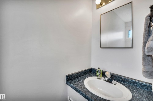 3314 130A Avenue, Edmonton, AB - Indoor Photo Showing Bathroom