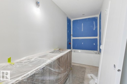 7928 97 Avenue Nw, Edmonton, AB - Indoor