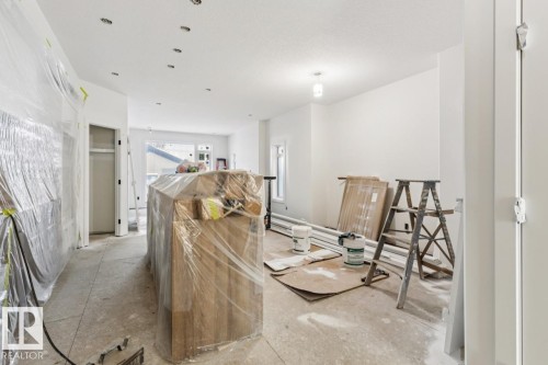 7928 97 Avenue Nw, Edmonton, AB - Indoor Photo Showing Other Room