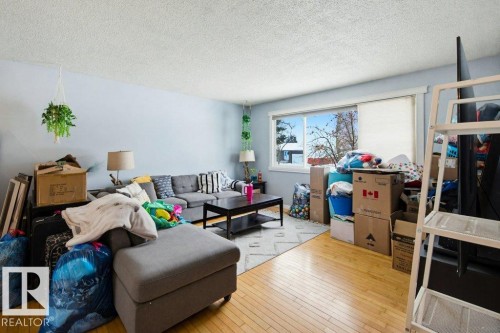 41 Alpine Boulevard, St. Albert, AB - Indoor Photo Showing Living Room
