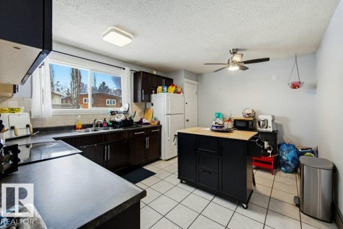 41 Alpine Boulevard, St. Albert, AB - Indoor Photo Showing Kitchen With Double Sink