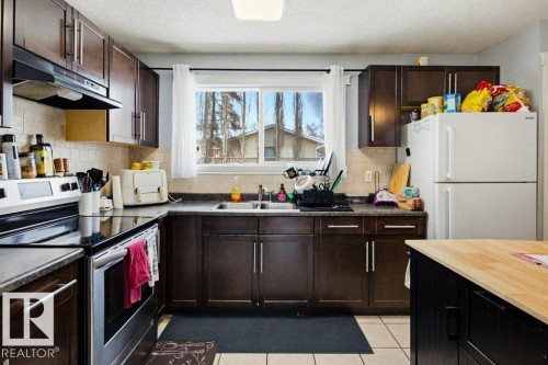 41 Alpine Boulevard, St. Albert, AB - Indoor Photo Showing Kitchen With Double Sink
