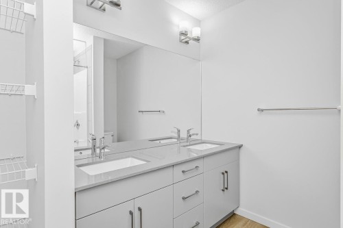 4291 Kinglet Drive, Edmonton, AB - Indoor Photo Showing Bathroom