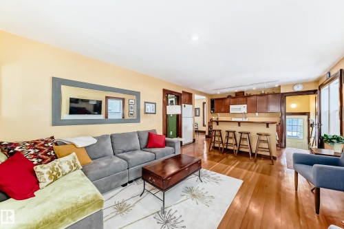 14536 103 Avenue, Edmonton, AB - Indoor Photo Showing Living Room