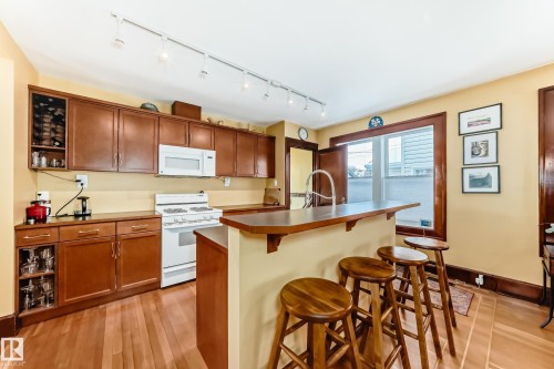 14536 103 Avenue, Edmonton, AB - Indoor Photo Showing Kitchen