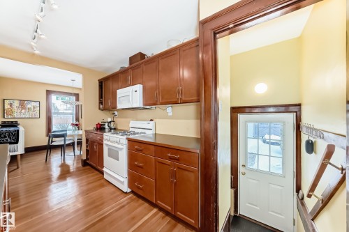 14536 103 Avenue, Edmonton, AB - Indoor Photo Showing Kitchen