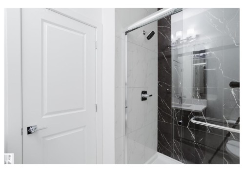 Bathroom with a marble finish shower - 231 25 Street Sw, Edmonton, AB - Indoor