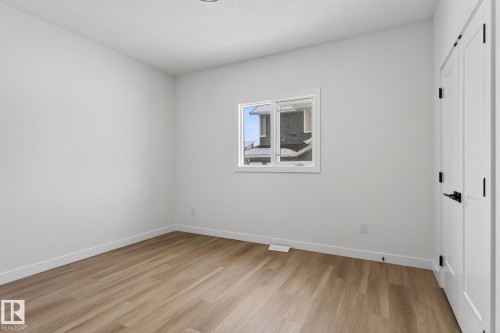 Unfurnished bedroom with a closet and light wood finished floors - 3318 Chickadee Drive, Edmonton, AB - Indoor Photo Showing Other Room