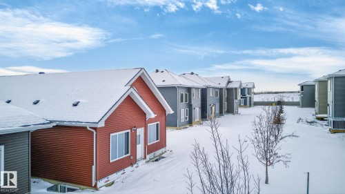 Snow covered property with a residential view - 3318 Chickadee Drive, Edmonton, AB - Outdoor