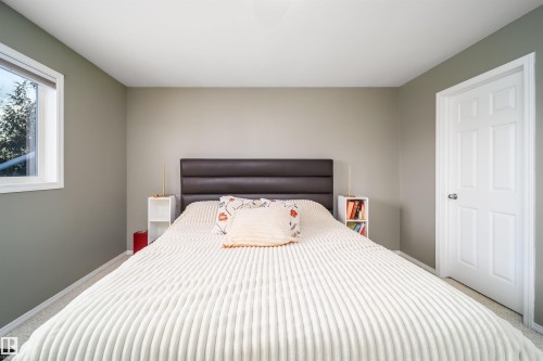 Bedroom with light carpet and baseboards - 1179 Oakland Drive, Devon, AB - Indoor Photo Showing Bedroom