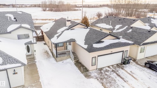 1179 Oakland Drive, Devon, AB - Outdoor