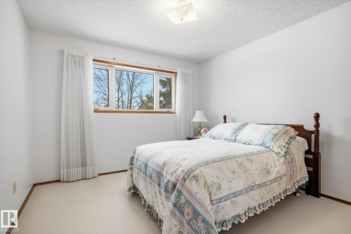 Bedroom featuring light colored carpet and a textured ceiling - 65 Lorne Crescent, St. Albert, AB - Indoor Photo Showing Bedroom