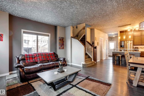3351 Weidle Way, Edmonton, AB - Indoor Photo Showing Living Room