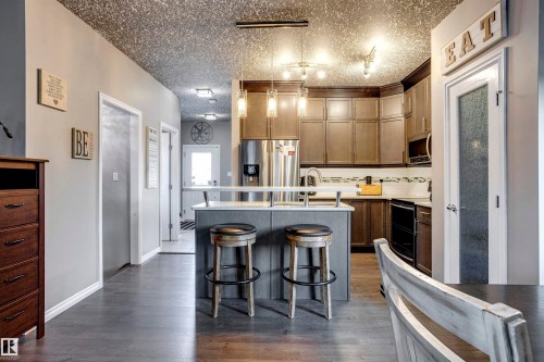 3351 Weidle Way, Edmonton, AB - Indoor Photo Showing Kitchen With Upgraded Kitchen