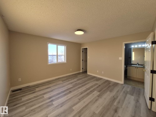 Edmonton, AB - Indoor Photo Showing Other Room
