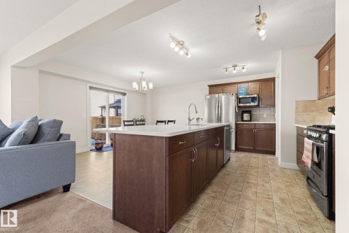 724 40 Avenue, Edmonton, AB - Indoor Photo Showing Kitchen