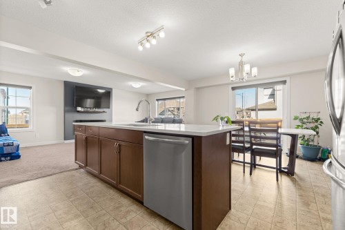 724 40 Avenue, Edmonton, AB - Indoor Photo Showing Kitchen