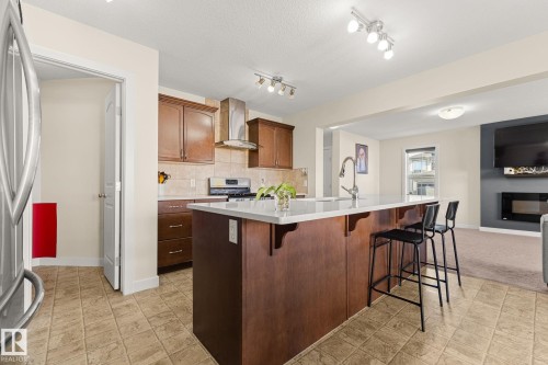 724 40 Avenue, Edmonton, AB - Indoor Photo Showing Kitchen