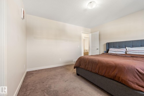 724 40 Avenue, Edmonton, AB - Indoor Photo Showing Bedroom