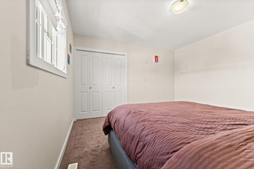 724 40 Avenue, Edmonton, AB - Indoor Photo Showing Bedroom