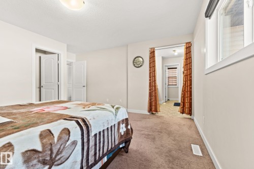 724 40 Avenue, Edmonton, AB - Indoor Photo Showing Bedroom