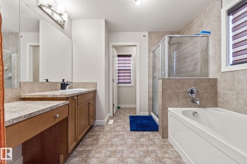 724 40 Avenue, Edmonton, AB - Indoor Photo Showing Bathroom