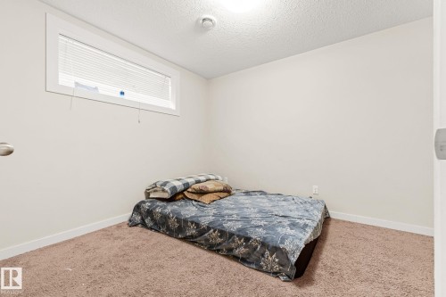 724 40 Avenue, Edmonton, AB - Indoor Photo Showing Bedroom