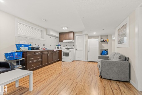 724 40 Avenue, Edmonton, AB - Indoor