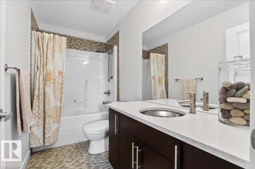 21937 94A Avenue, Edmonton, AB - Indoor Photo Showing Bathroom