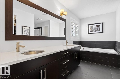 21937 94A Avenue, Edmonton, AB - Indoor Photo Showing Bathroom