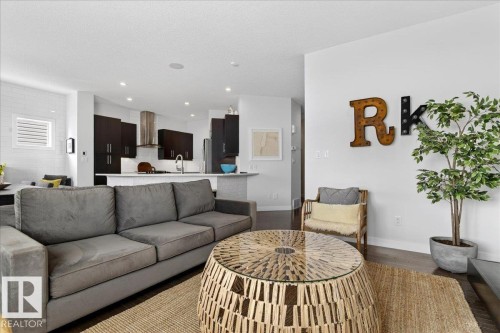 21937 94A Avenue, Edmonton, AB - Indoor Photo Showing Living Room