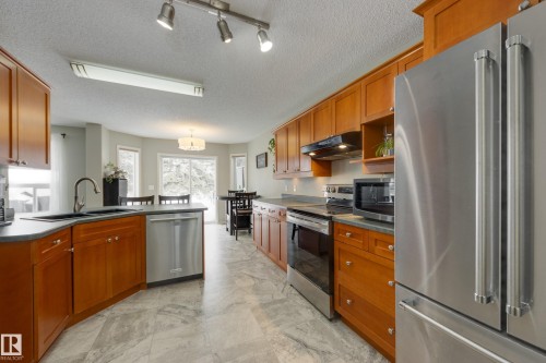 5 Greenbriar Place, Stony Plain, AB - Indoor Photo Showing Kitchen