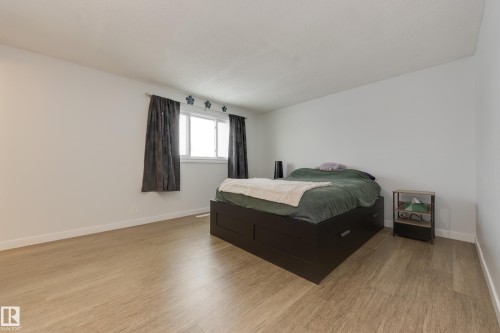 8 Harrison Drive, Edmonton, AB - Indoor Photo Showing Bedroom