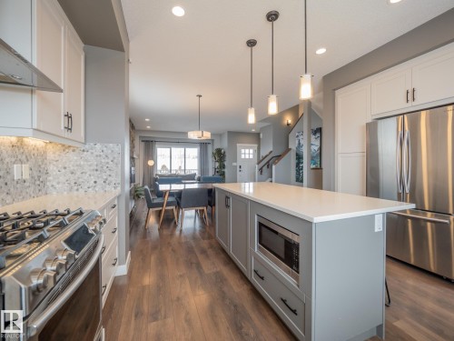 289 Hawks Ridge Boulevard, Edmonton, AB - Indoor Photo Showing Kitchen With Upgraded Kitchen