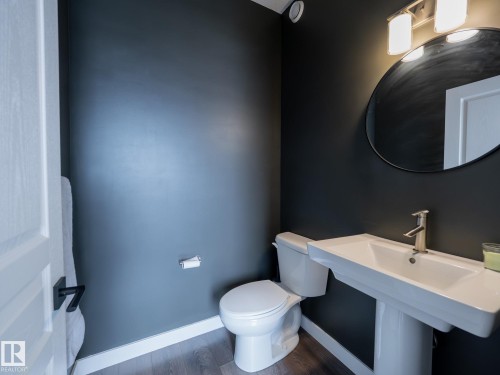 289 Hawks Ridge Boulevard, Edmonton, AB - Indoor Photo Showing Bathroom