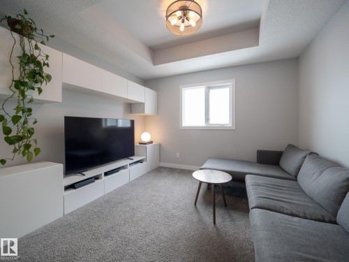 289 Hawks Ridge Boulevard, Edmonton, AB - Indoor Photo Showing Living Room