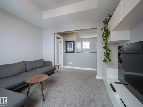 289 Hawks Ridge Boulevard, Edmonton, AB - Indoor Photo Showing Living Room