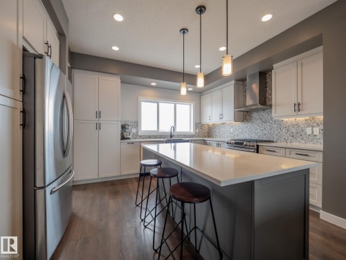 289 Hawks Ridge Boulevard, Edmonton, AB - Indoor Photo Showing Kitchen With Upgraded Kitchen