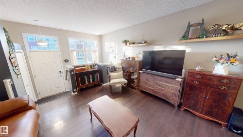 43 5604 199 Street, Edmonton, AB - Indoor Photo Showing Living Room