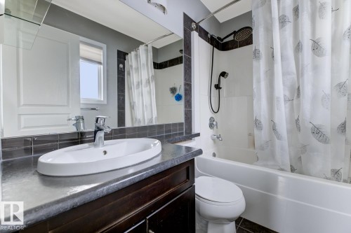 937 Crystallina Nera Way, Edmonton, AB - Indoor Photo Showing Bathroom