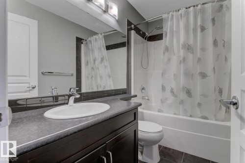 937 Crystallina Nera Way, Edmonton, AB - Indoor Photo Showing Bathroom