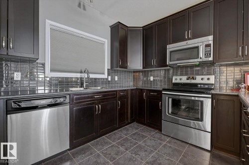 937 Crystallina Nera Way, Edmonton, AB - Indoor Photo Showing Kitchen
