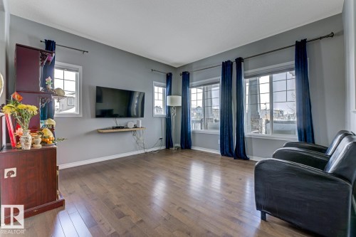 937 Crystallina Nera Way, Edmonton, AB - Indoor Photo Showing Living Room