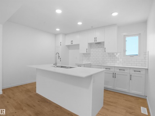 2 1209 Keswick Drive, Edmonton, AB - Indoor Photo Showing Kitchen With Upgraded Kitchen