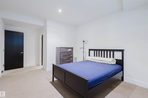 Bedroom with light carpet and baseboards - 6307 125 Street, Edmonton, AB - Indoor Photo Showing Bedroom