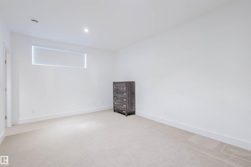 Carpeted empty room featuring baseboards - 6307 125 Street, Edmonton, AB - Indoor Photo Showing Other Room