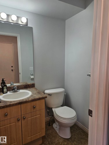 4 18010 98 Avenue, Edmonton, AB - Indoor Photo Showing Bathroom
