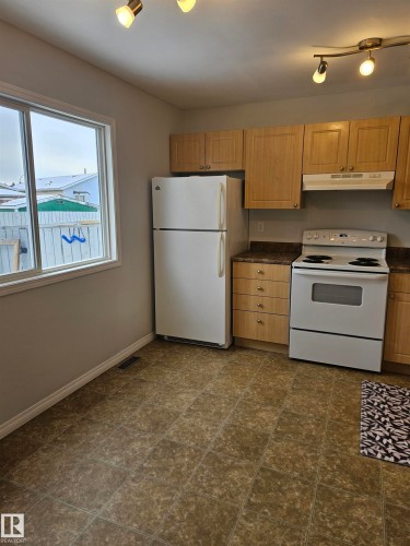 4 18010 98 Avenue, Edmonton, AB - Indoor Photo Showing Kitchen